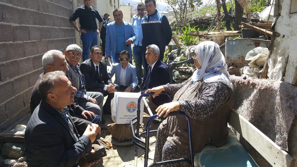 Pozantı’da Dar Gelirli Vatandaşlara 150 Koli Yiyecek Dağıtıldı