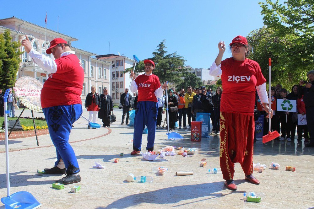 Otizmli Gençlerden Anlamlı Etkinlik