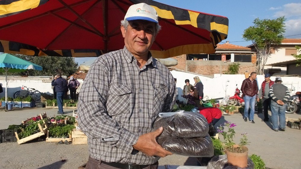 Burhaniye’de Emekli Eğitimci Örnek Fideci Oldu