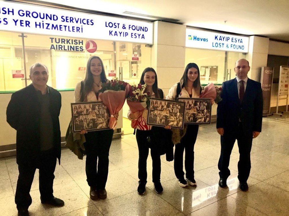 Şampiyon Eskrimciler, Ankara’ya Geldi