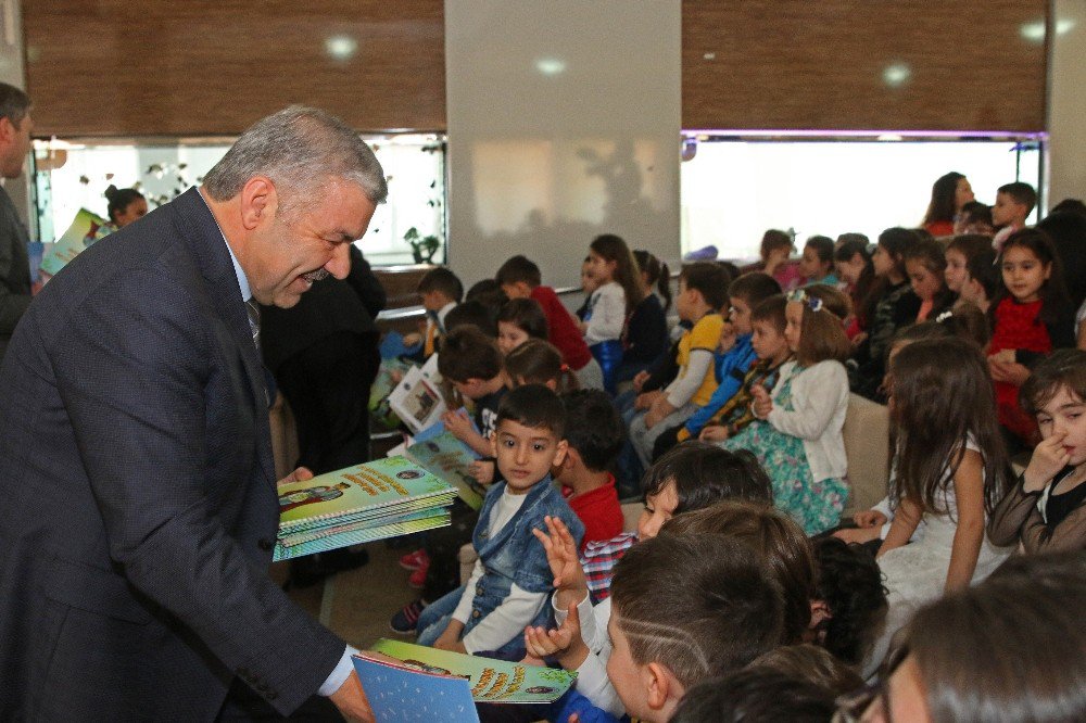 Başkan Çelik, "500 Anaokulunda 18 Bin Öğrencimize Kitap Dağıtacağız"