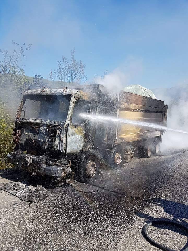 Çatalzeytin’de Seyir Halindeki Kamyon Yandı