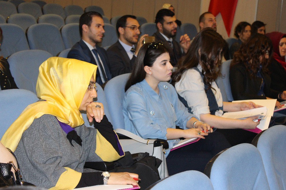 Çınar Kolejinde İngilizce Öğretmenlerine Konferans Verildi