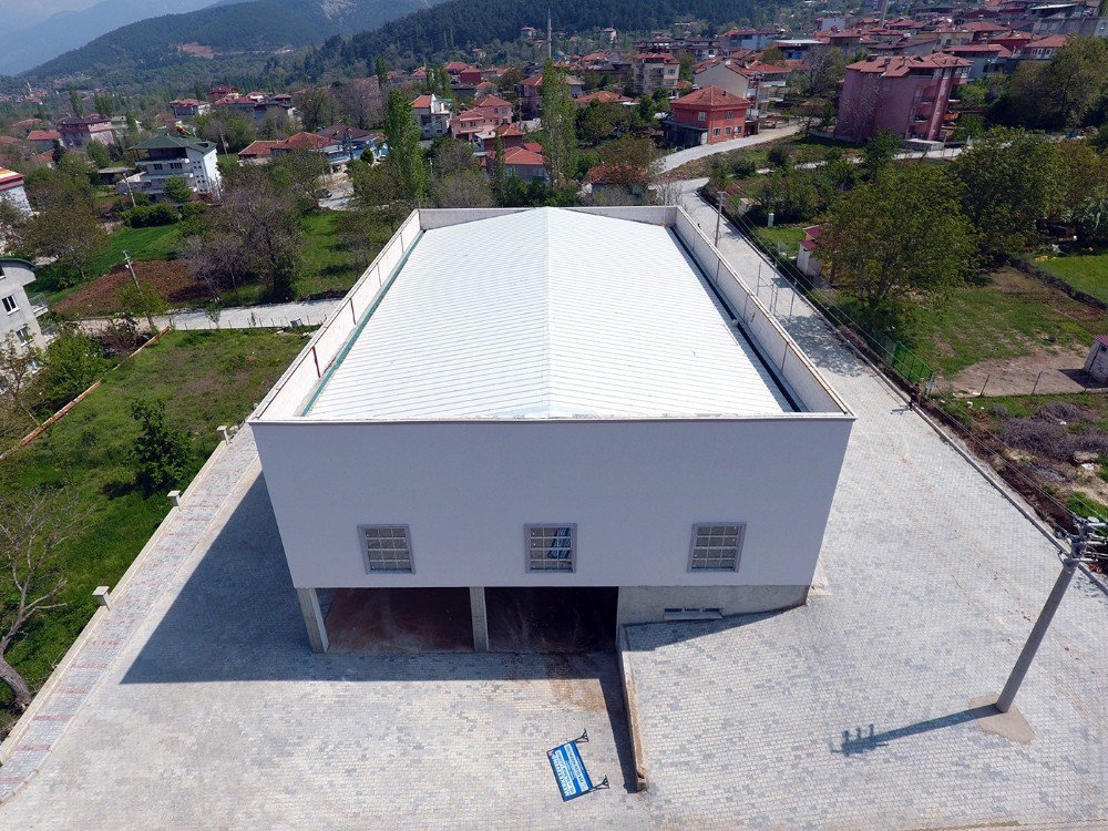 Başkarcı’daki Düğün Salonu Ve Pazaryeri İnşaatının Yapımı Tamamlandı