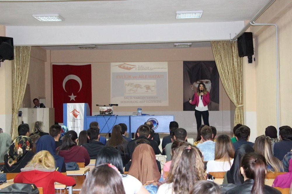 Gediz Myo Öğrencilerine ‘Evlilik Ve Aile Hayatı’ Konulu Seminer