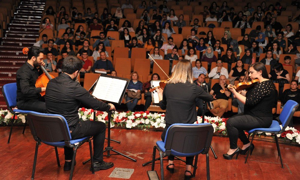 Güzel Sanatlar Eğitimi Bölümü Yıl Sonu Konseri Büyük Beğeni Topladı