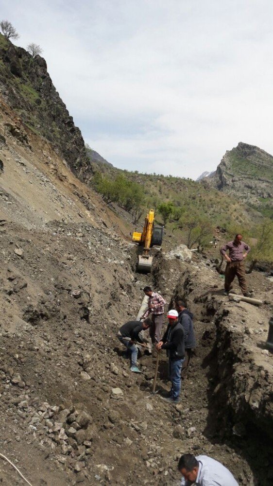 Derecik Beldesine 12 Gün Arada Sonra İçme Suyu Verildi