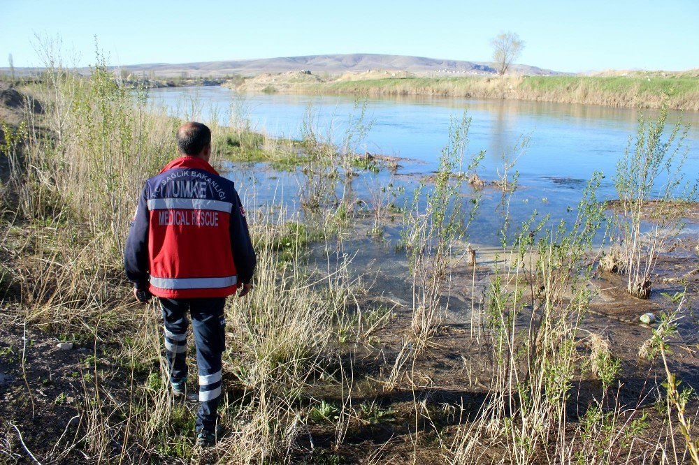 Düşen Ayakkabısını Almak İçin Kızılırmak’a Giren Çocuk Boğuldu