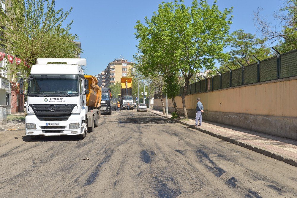 Diyarbakır’da Asfalt Çalışmaları Sürüyor