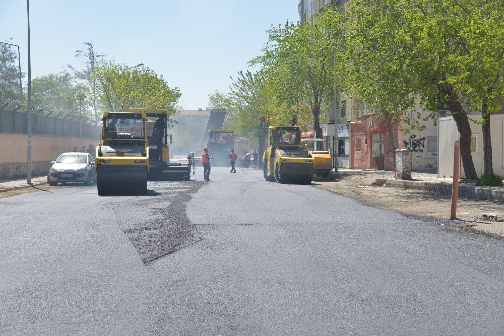 Diyarbakır’da Asfalt Çalışmaları Sürüyor