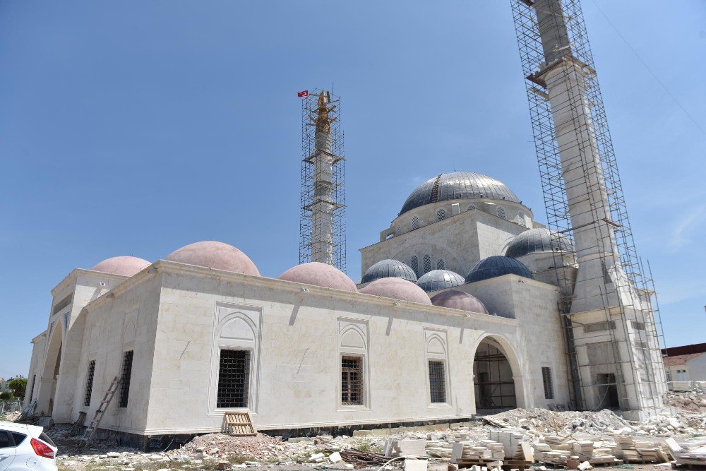 Tütüncü, Camilerdeki Çalışmaları İnceledi