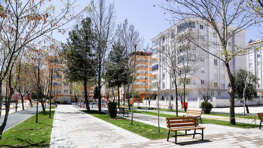 Atatürk Mahallesindeki Park Yenilendi