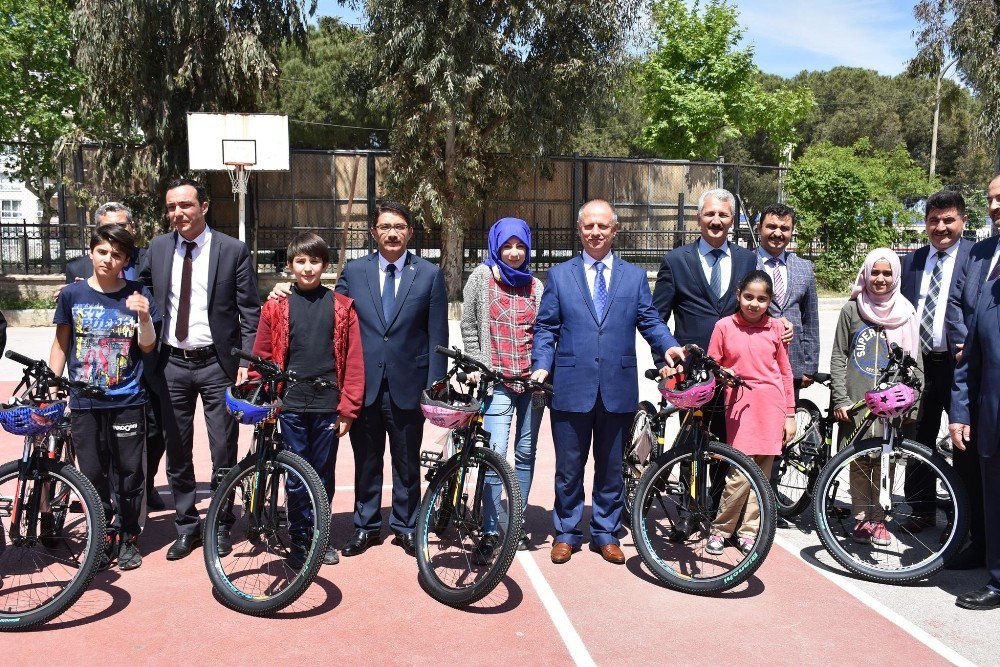 Şehzadeler ’De Sporculara Bisiklet Desteği