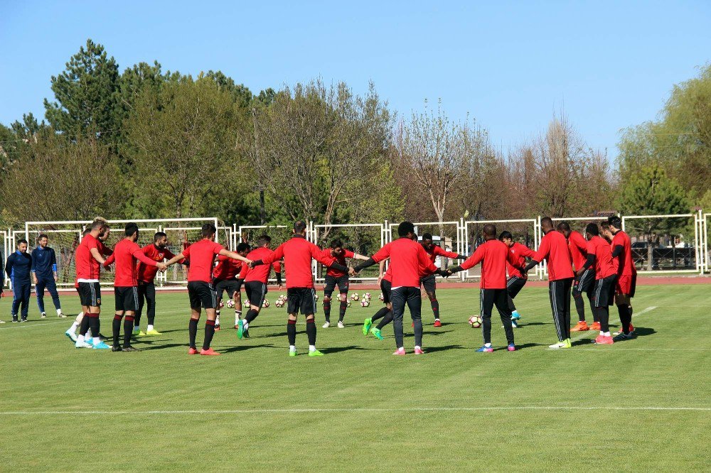 Mesut Bakkal: “İnşallah Alanya Maçını Kazanıp Kalan Maçlara Daha Rahat Çıkarız”