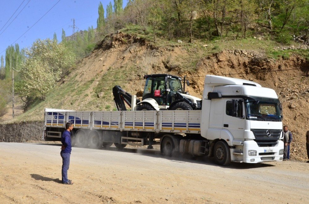 Tbb’den Uludere Belediyesine İş Makinesi Desteği