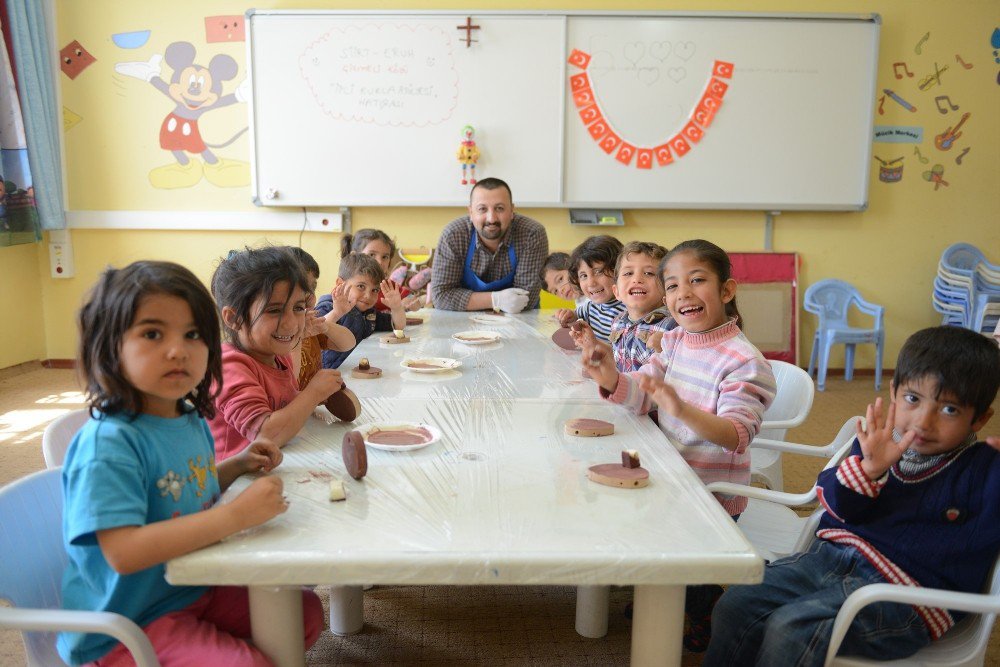 Eruhlu Çocuklar Kendi Kuklalarını Yaptı