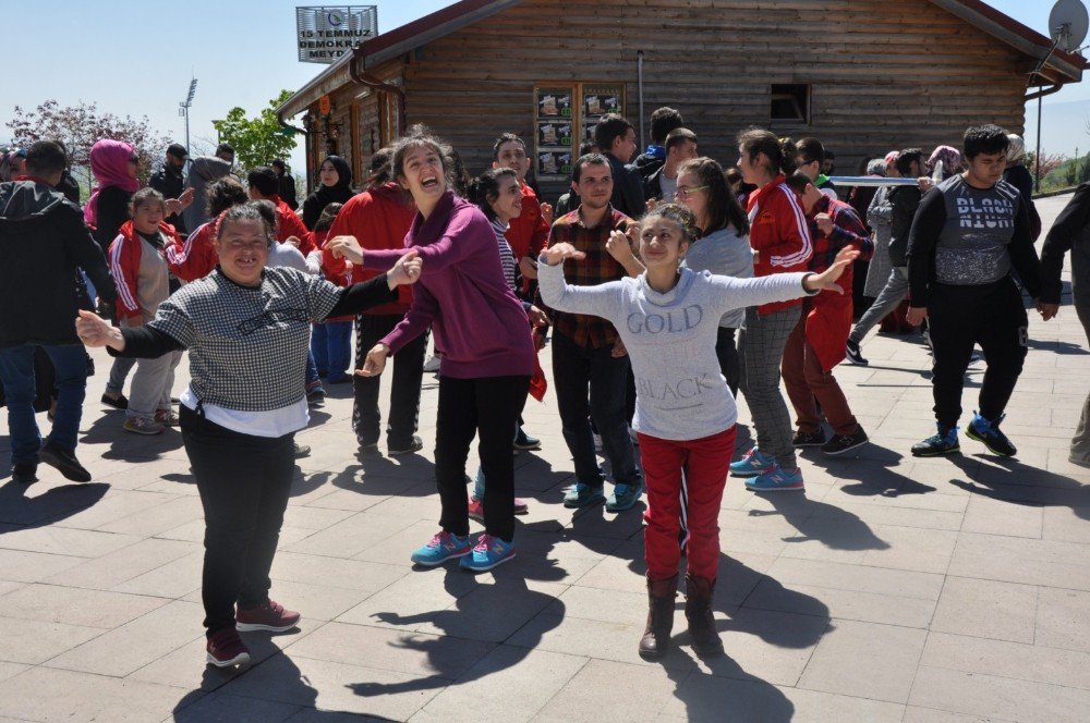 Düzce Üniversitesi’nde Engelsiz Yaşam Festivali Düzenlendi