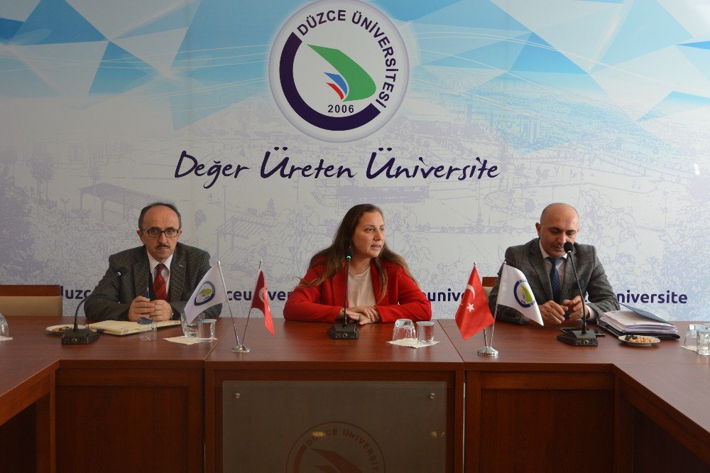 Düzce Üniversitesi Rektörü Ögrenci Temsilcileriyle Bir Araya Geldi