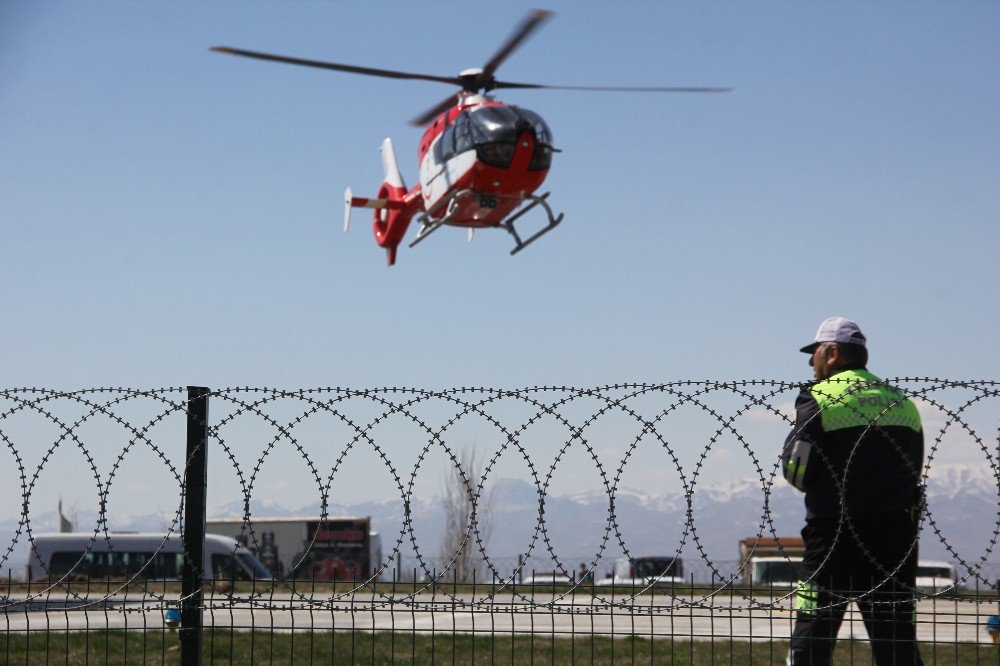 Erzurum Valisi Azizoğlu, Yaralı Teğmeni Hastanede Ziyaret Etti