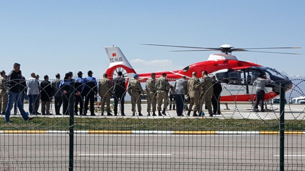 Çatışmada Ağır Yaralanan Teğmen Helikopterle Erzurum’a Getirildi