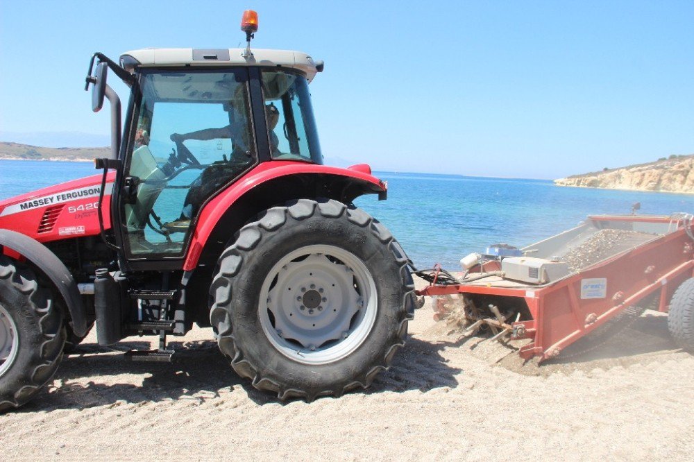 Foça’da Plajlar Yaza Hazırlanıyor