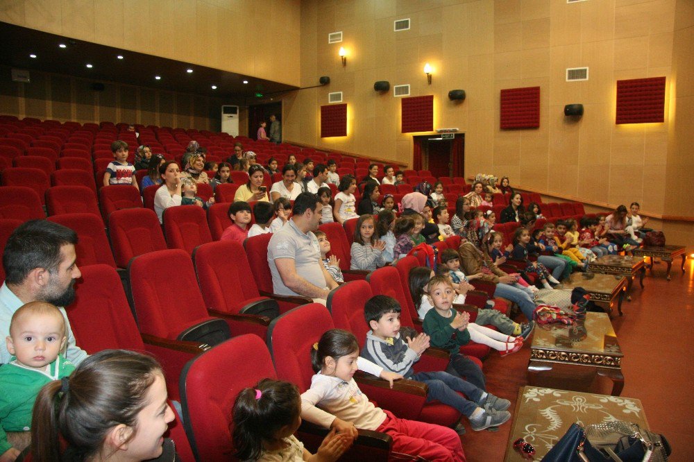 "Çiçeğim Solmasın" Adlı Çocuk Oyunu Sahnelendi