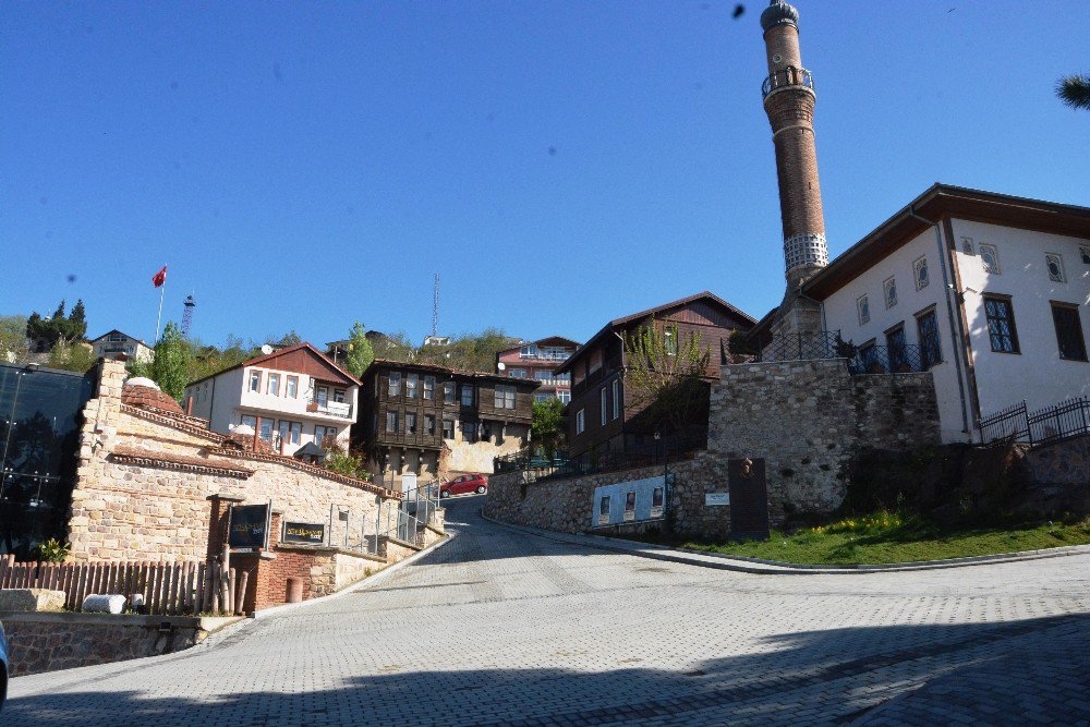 Akçakoca Meydanı’ndaki Çalışmalar Tamamlandı