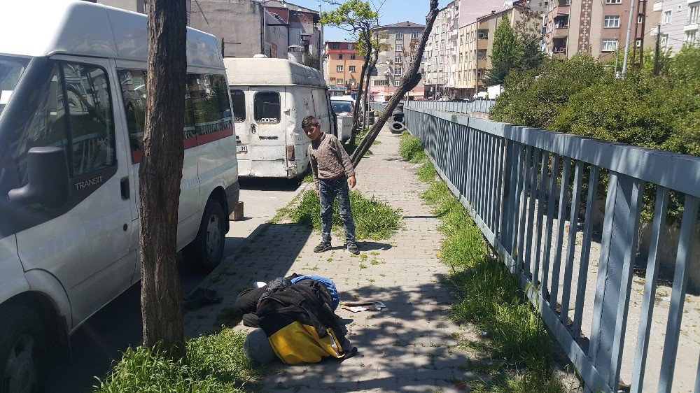 Kağıthane’de Kaldırımda Yaşayan Evsiz Yürekleri Burktu