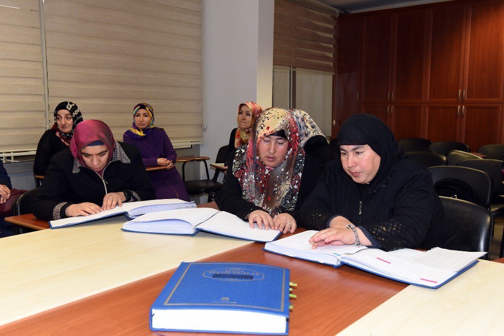 Görmeyen Gözler Komek’te Kur’an İle Aydınlanıyor