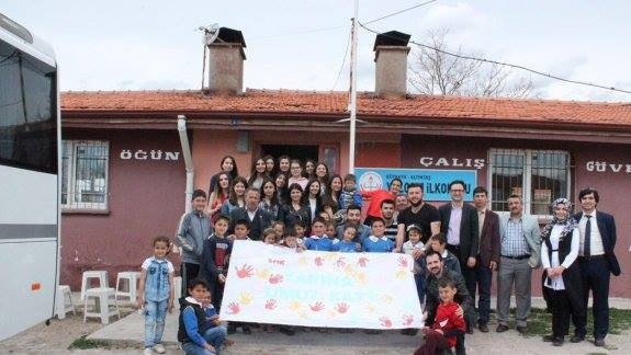 Marmara Üniversitesi Öğrencilerinden Kitap Ve Malzeme Yardımı