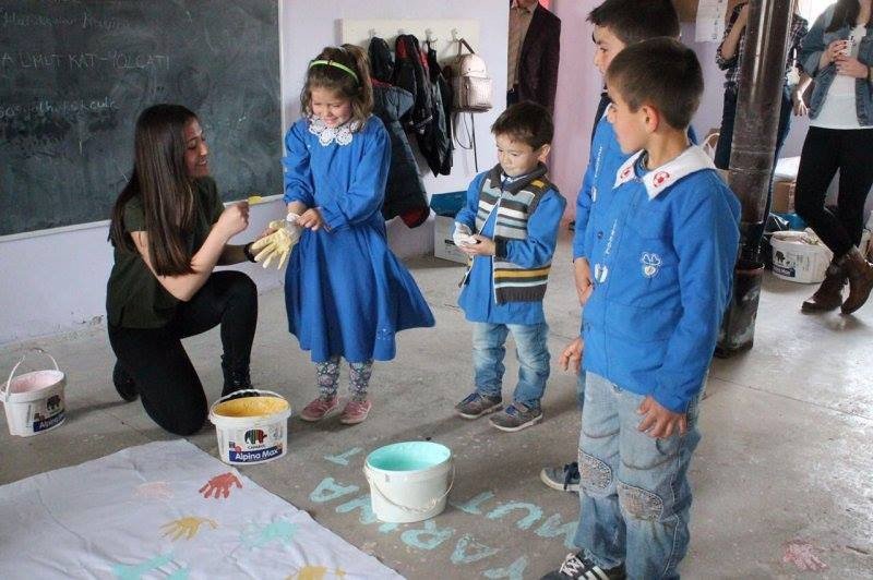 Marmara Üniversitesi Öğrencilerinden Kitap Ve Malzeme Yardımı