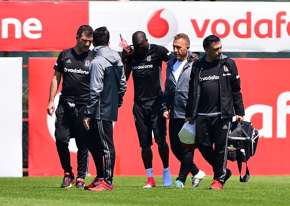 Beşiktaş’ta Aboubakar, Sakatlandı