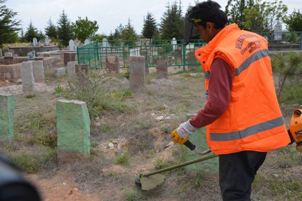 Melikgazi Belediye Sınırları İçerisindeki 28 Mezarlıkta Çevre Düzenleme Çalışması