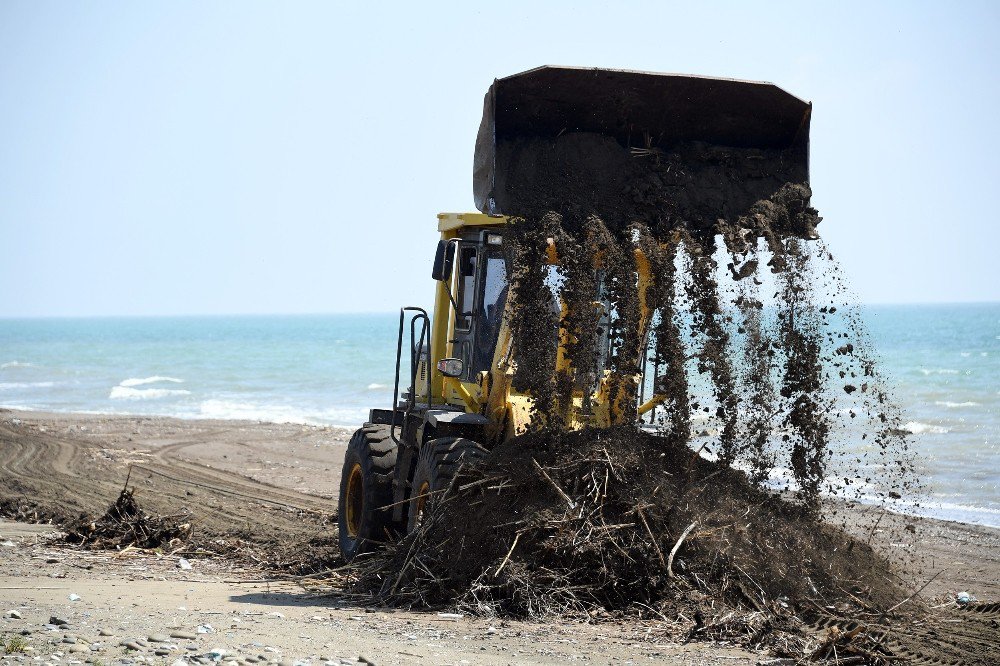 Mersin’de Sahiller Denize Hazırlanıyor