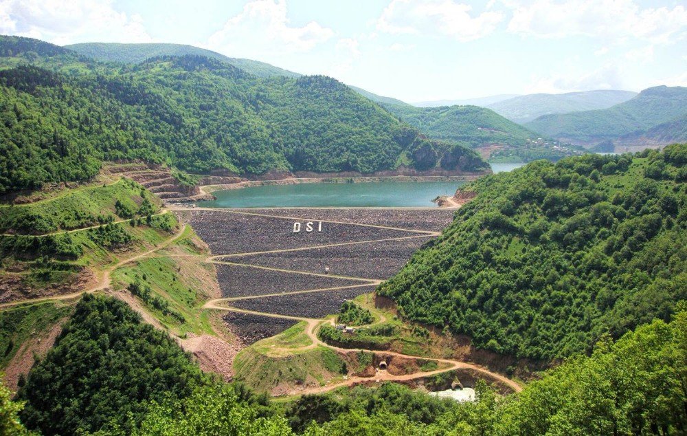 Topçam Barajı Tam Kapasite Enerji Üretiyor