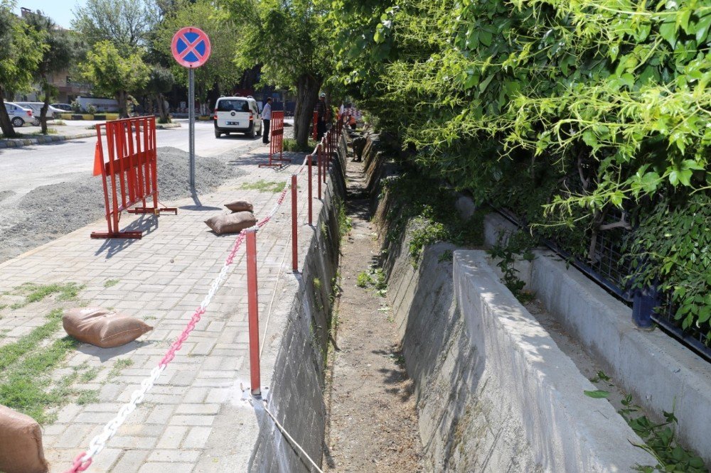 Belediye Açık Su Kanalı İçin Önlem Aldı