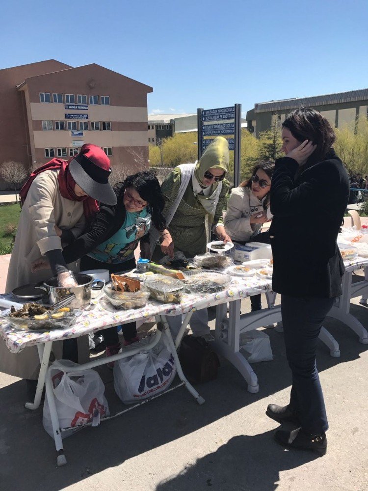 Yyü’de Fakir Öğrenciler Yararına Kermes