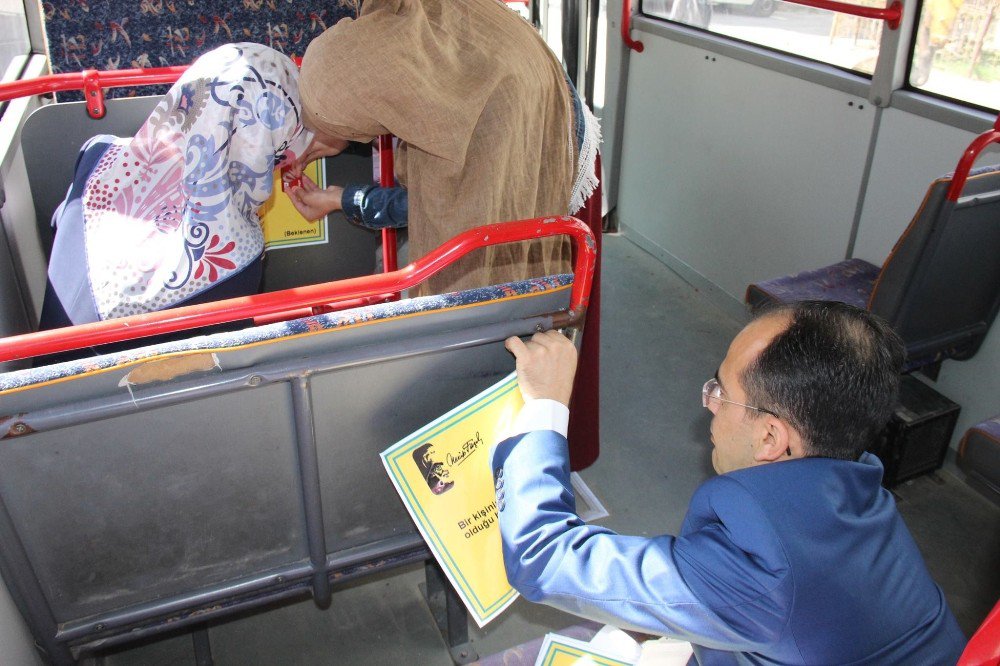 Kısakürek’in Şiirleri Halk Otobüslerine Asıldı