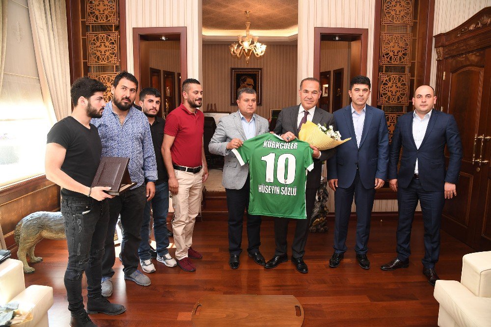 Kürkçülerspor’dan Başkan Sözlü’ye Şampiyonluk Forması