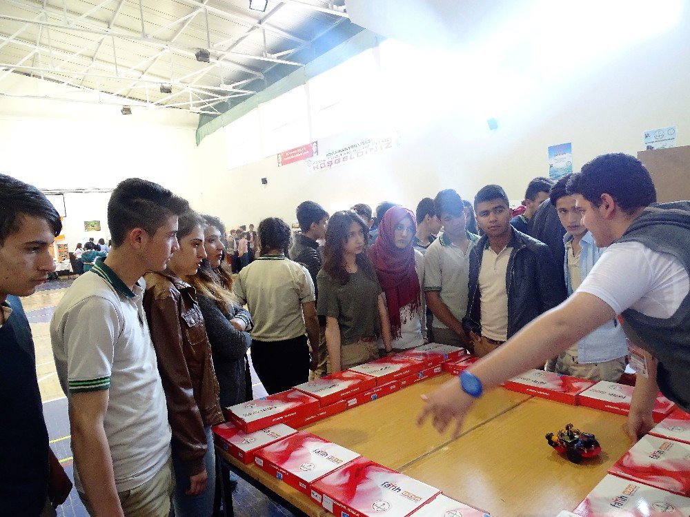 Fen Lisesi Öğrencileri Bilimsel Çalışmalarını Sergiledi