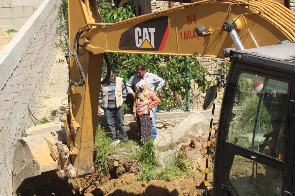 10 Ay Önce Kaybolan Yaşlı Kadın İçin Üzerine Beton Dökülmüş Su Kuyusu Ve Fosseptik Çukuru Açıldı