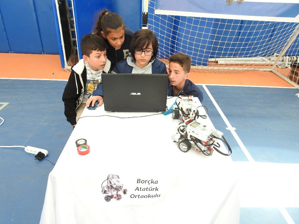 Artvin’de Ortaokullar ‘Robotik Yarışmasında’ Boy Gösterdi