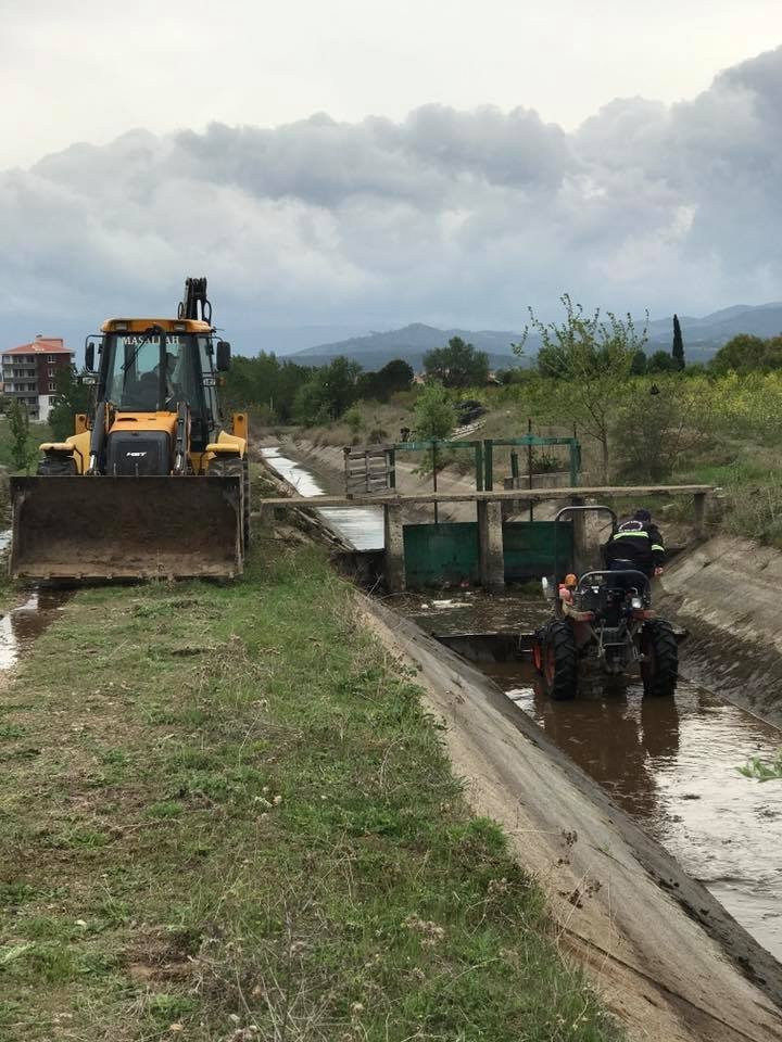 Baraj Kapakları Sulama Amaçlı Açıldı