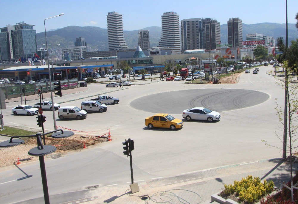 Belediye Kavşağı Kaldırdı, Bursa Trafiği Rahatladı