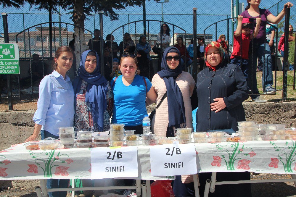 Malhun Hatun İlkokulu Kermesinde Yiyecekler Kısa Sürede Tükendi