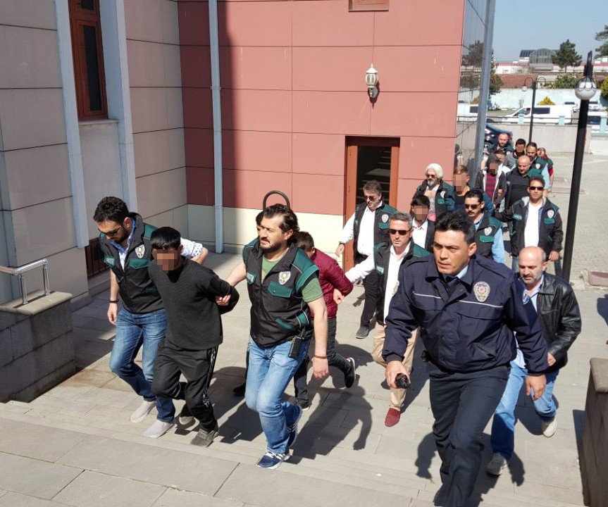 Düzce Polisinden Uyuşturucu Tacirlerine Baskın