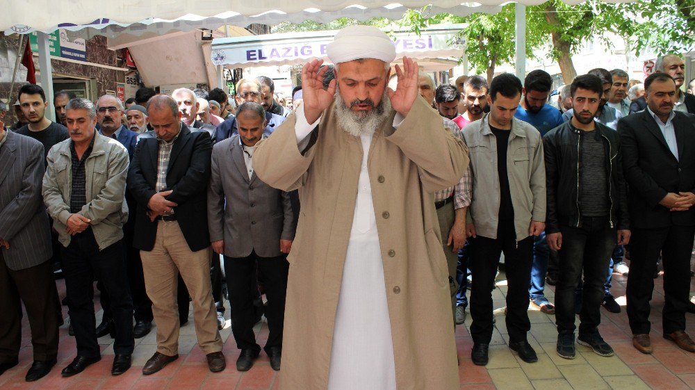 Elazığ’da Şehitler İçin Gıyabi Cenaze Namazı Kılındı