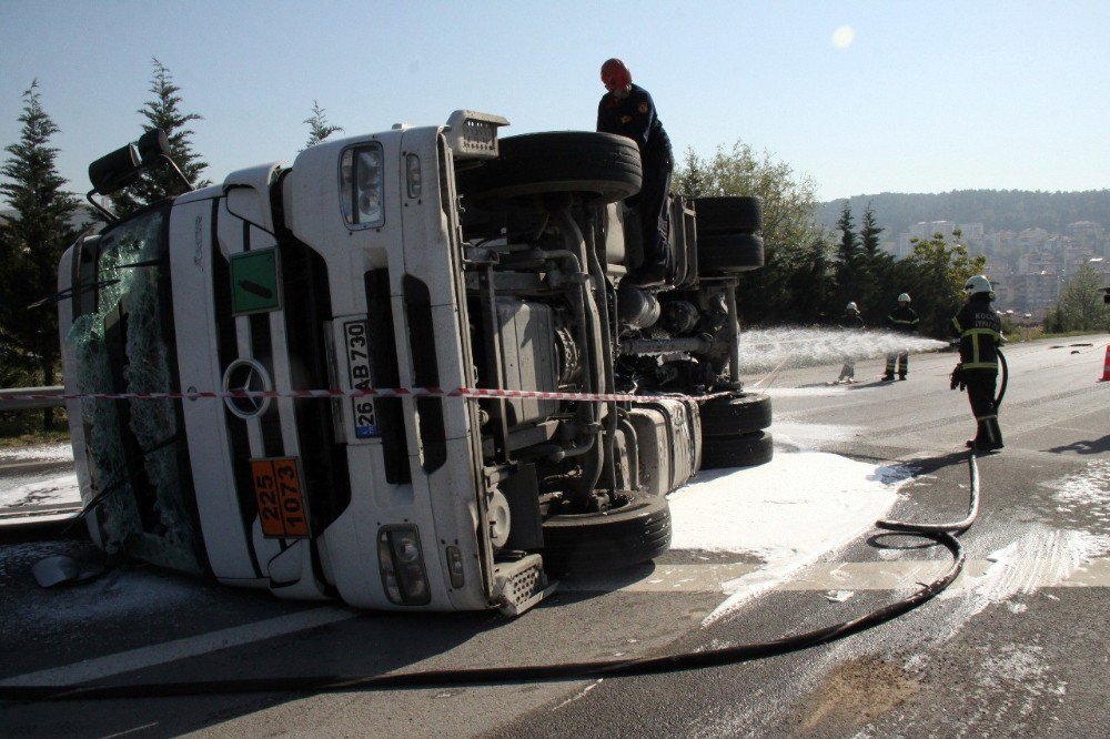 Sıvı Oksijen Yüklü Tır Devrildi: 1 Yaralı