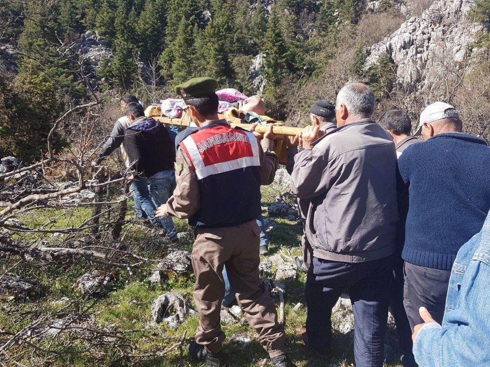 Dört Gündür Kayıp Olan Yaşlı Adam Kayalıklar Arasında Bulundu