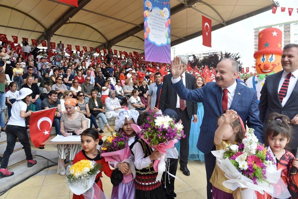 Mersin’de 23 Nisan 5 Gün Gecikmeli Kutlandı